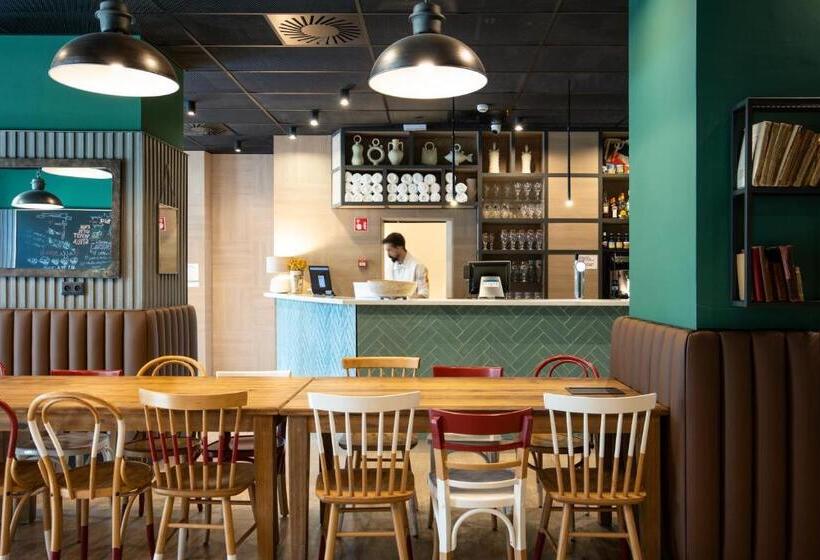 Latroupe Grand Place Hostel