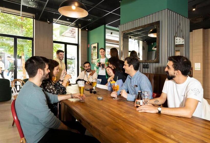 Latroupe Grand Place Hostel