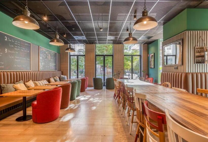 Latroupe Grand Place Hostel