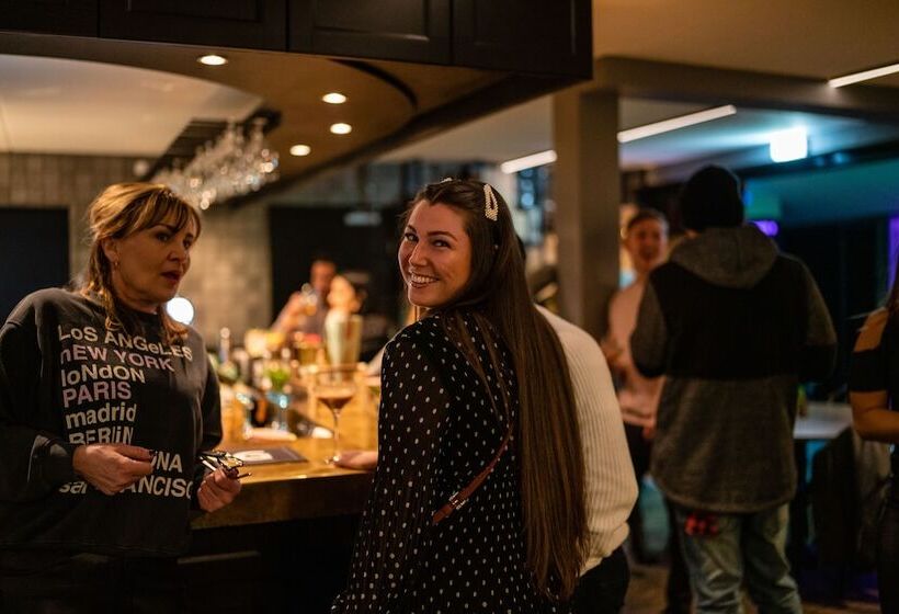 هتل Leifur Eiríksson