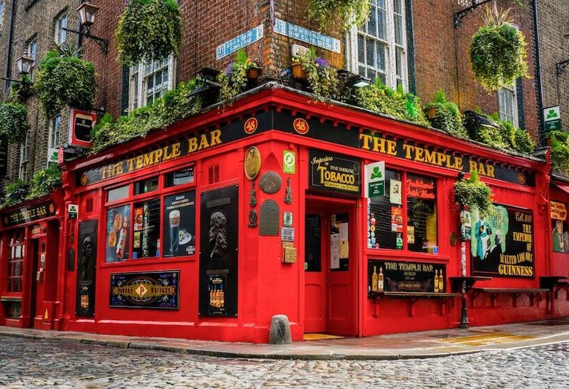 בית מלון כפרי Leonardo Dublin Christchurch