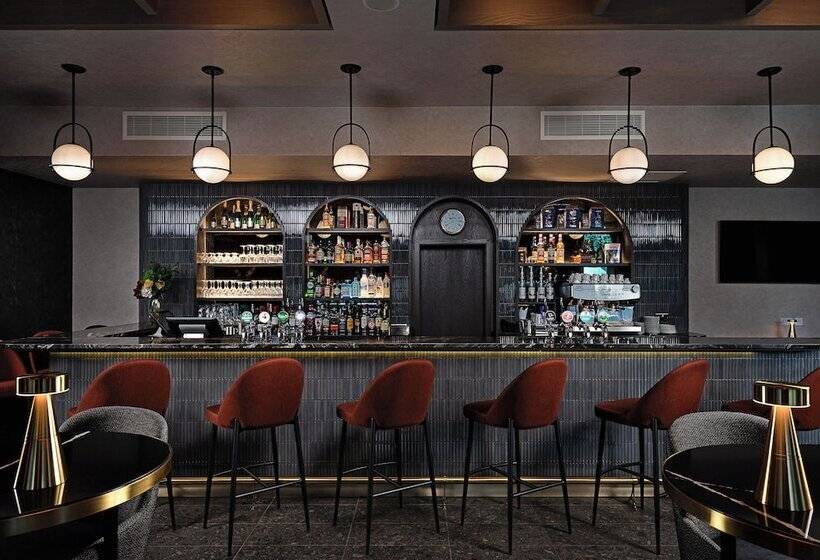 هتل Leonardo Galway