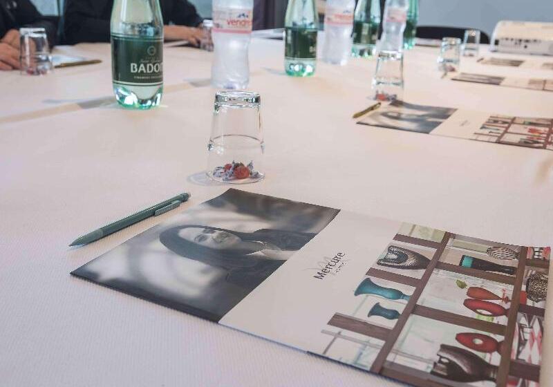 هتل Mercure Tours Centre Gare Et Congres