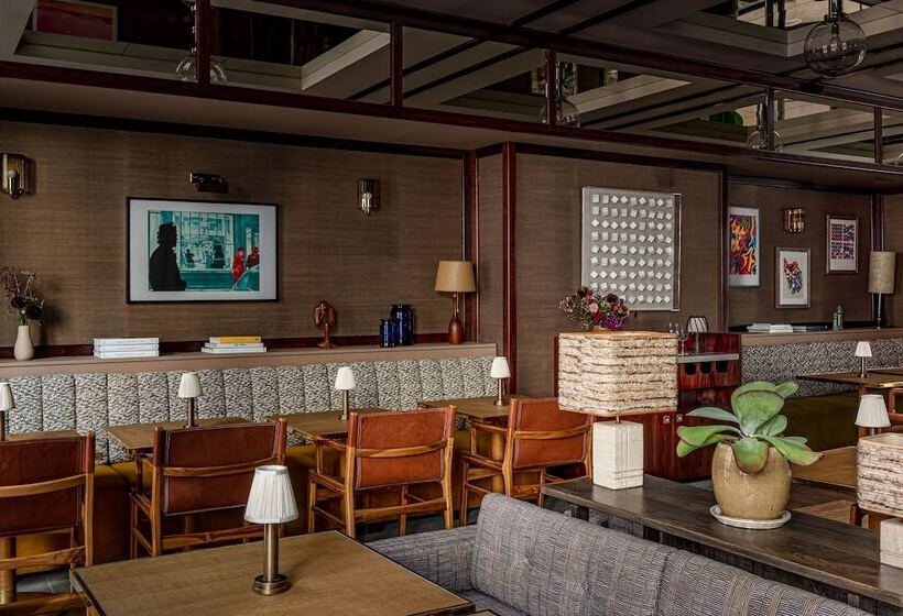 ホテル Norman Paris Hôtel & Spa