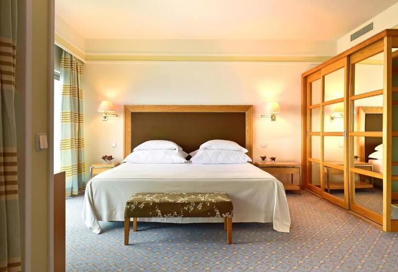 Отель Pestana Carlton Madeira Ocean Resort