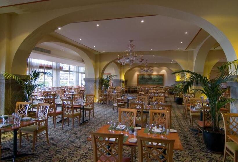 Отель Pestana Carlton Madeira Ocean Resort