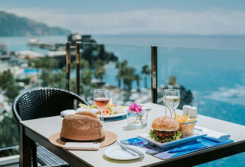Отель Pestana Carlton Madeira Ocean Resort