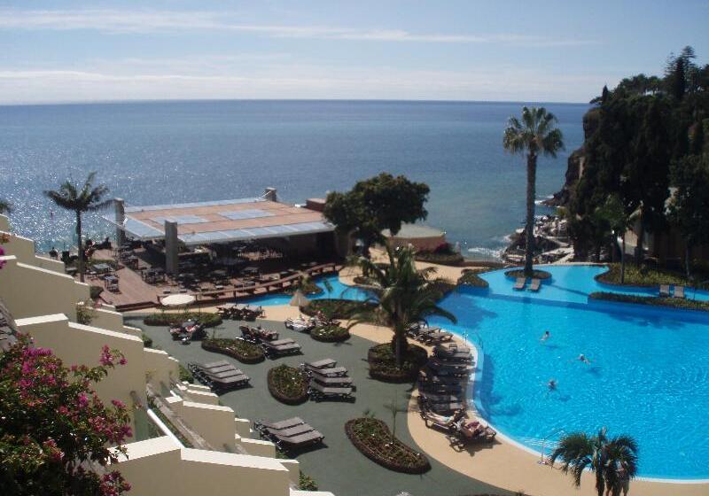 Отель Pestana Carlton Madeira Ocean Resort