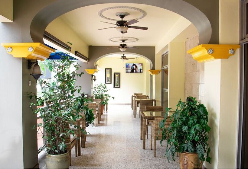 هتل Plaza San Martin