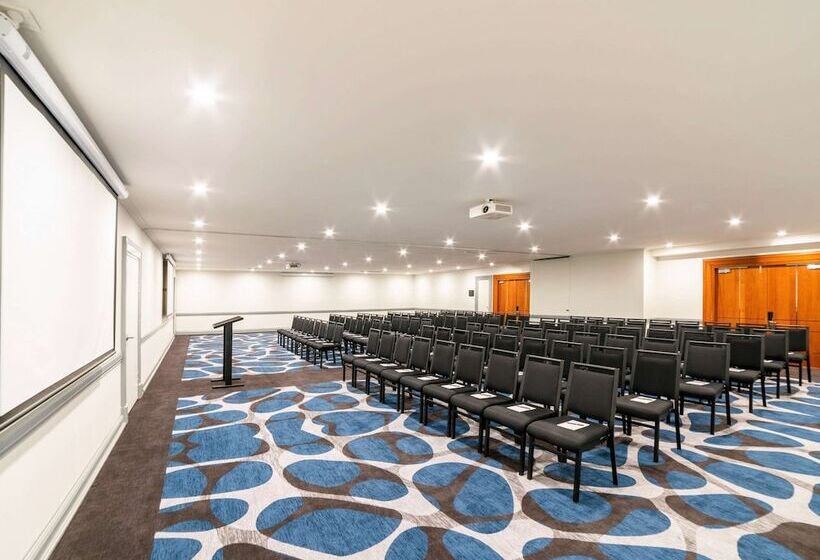 فندق Pullman Cairns International