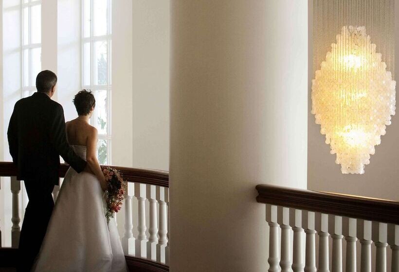 فندق Pullman Cairns International