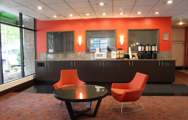 Отель Staypineapple, University Inn, University District Seattle