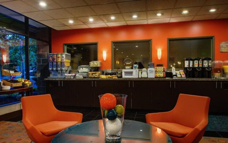 Отель Staypineapple, University Inn, University District Seattle