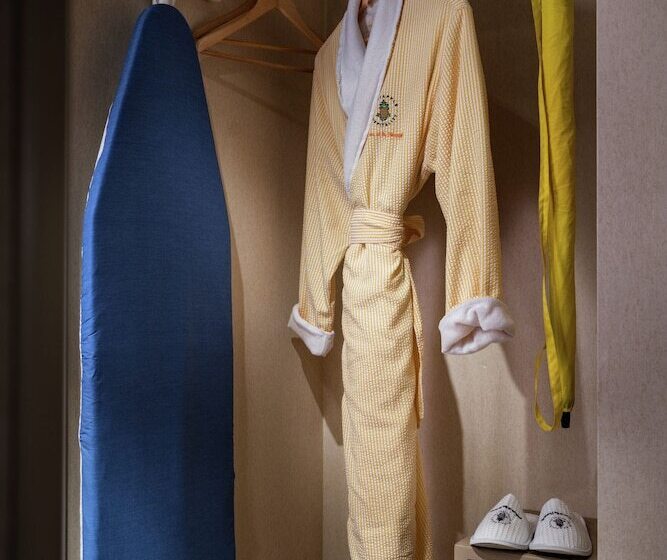 Отель Staypineapple, University Inn, University District Seattle