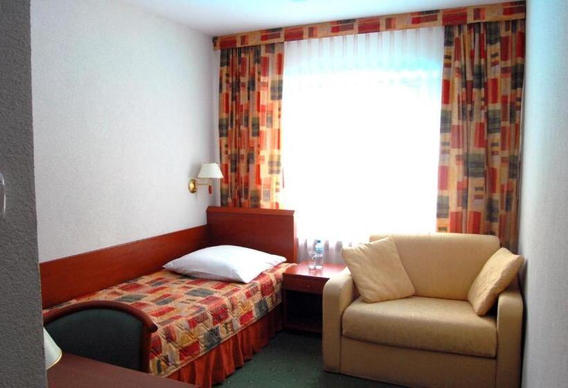 هتل Zajazd Piastowski