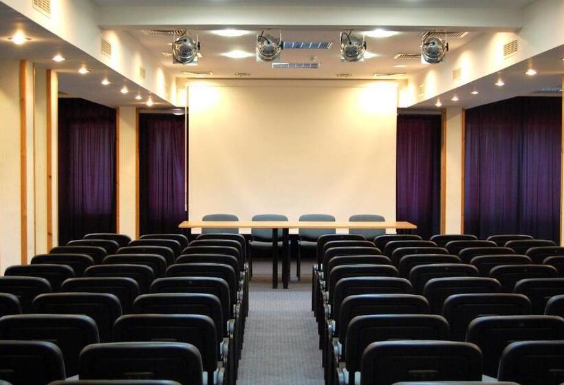 هتل Zajazd Piastowski