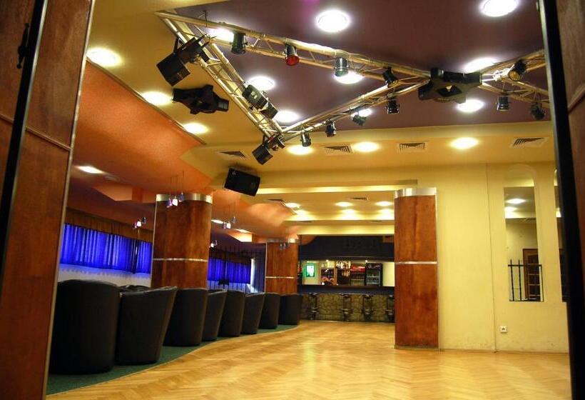 هتل Zajazd Piastowski