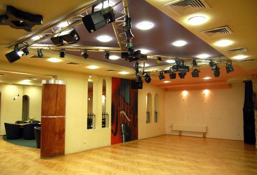 هتل Zajazd Piastowski