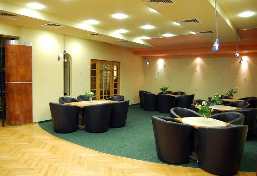 هتل Zajazd Piastowski