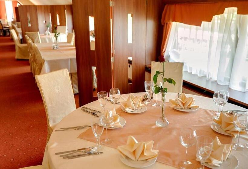 هتل Zajazd Piastowski