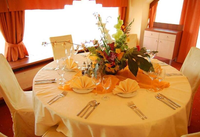 هتل Zajazd Piastowski