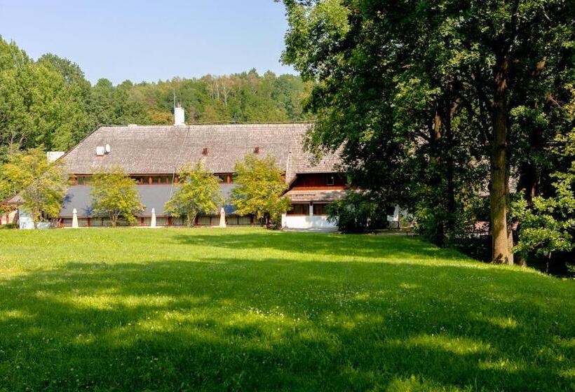 هتل Zajazd Piastowski