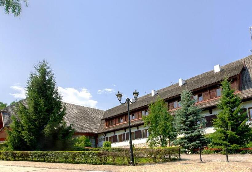 هتل Zajazd Piastowski