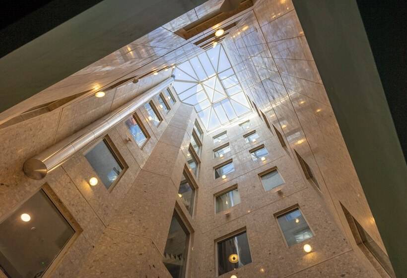 Latroupe Grand Place Hostel