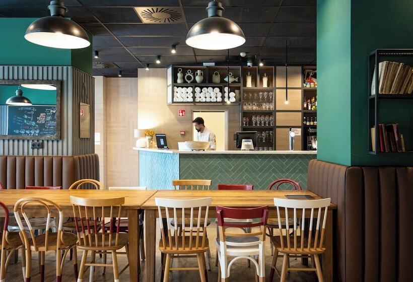 Latroupe Grand Place Hostel