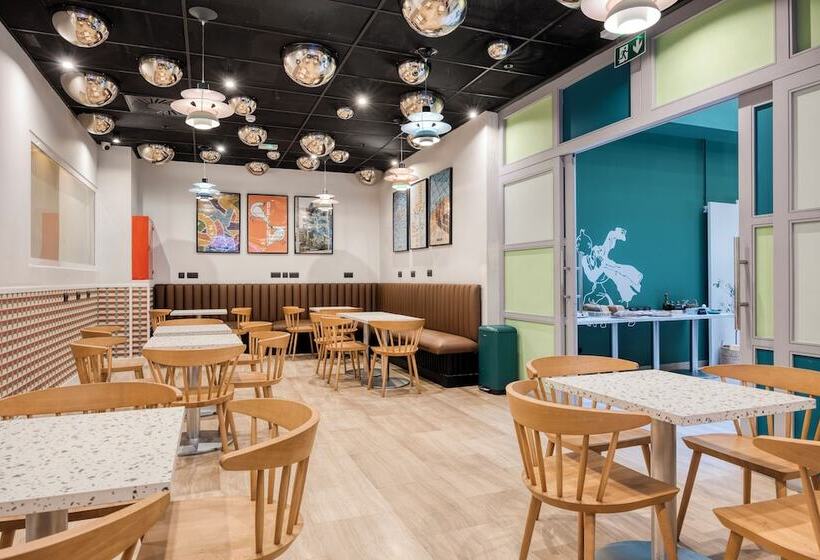 Latroupe Grand Place Hostel