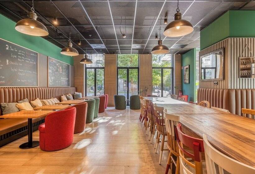 Latroupe Grand Place Hostel