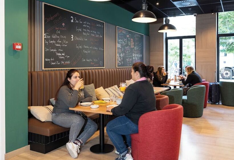 Latroupe Grand Place Hostel