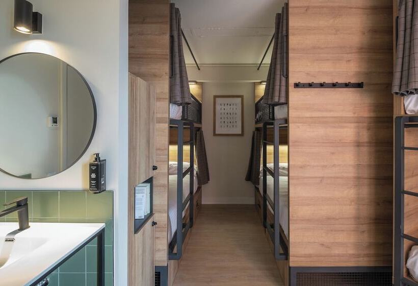 Latroupe Grand Place Hostel