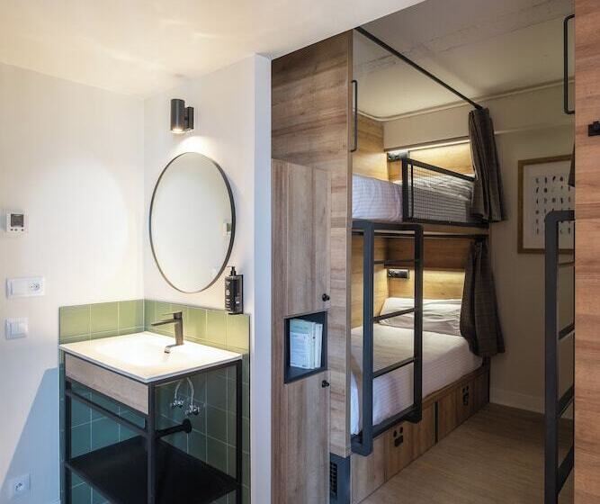 Latroupe Grand Place Hostel