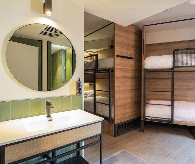 Latroupe Grand Place Hostel