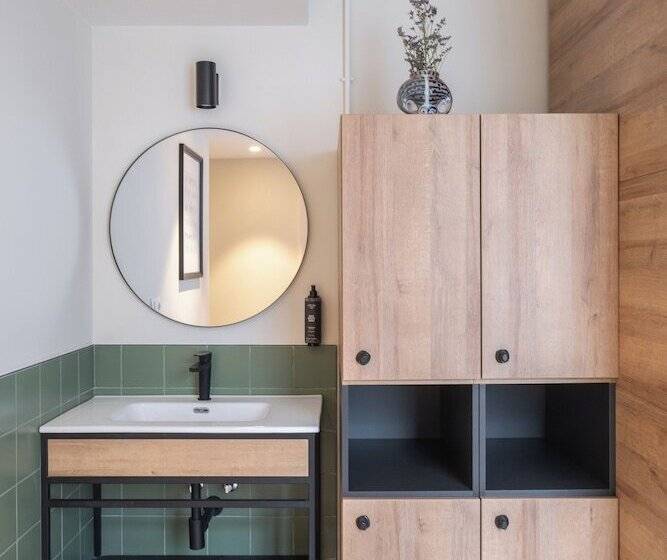 Latroupe Grand Place Hostel