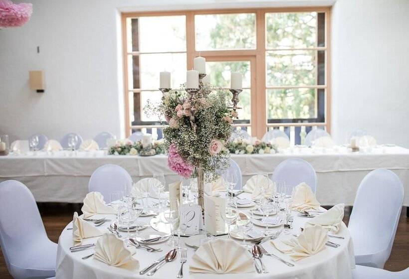 Schloss Prielau Hotel & Restaurants