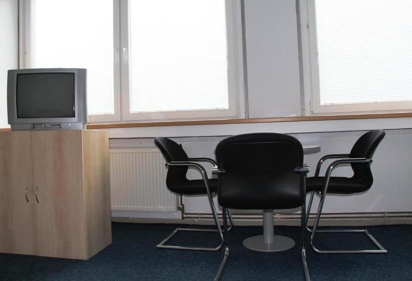 فندق Dom Techniky