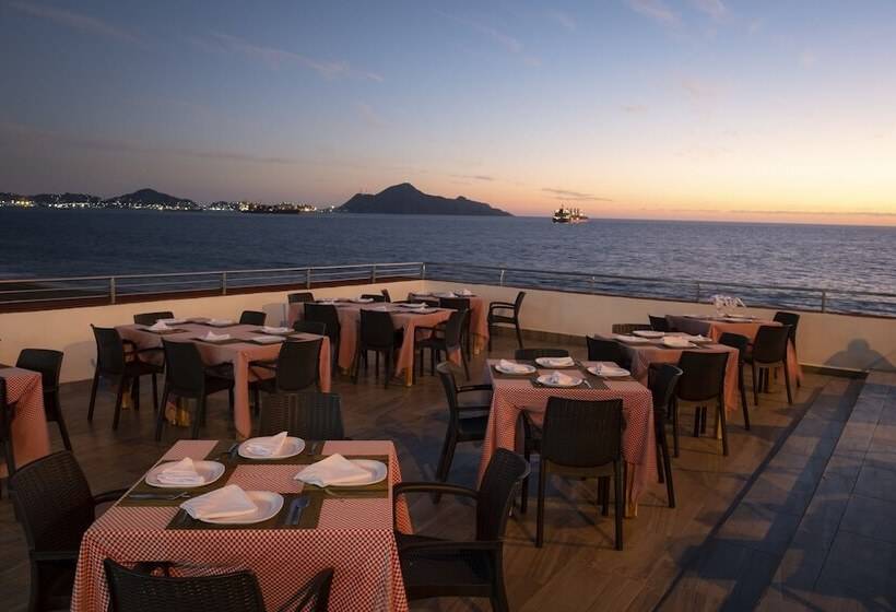 هتل Fiesta Mexicana