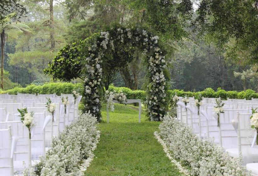 בית מלון כפרי Handara Golf & Resort Bali