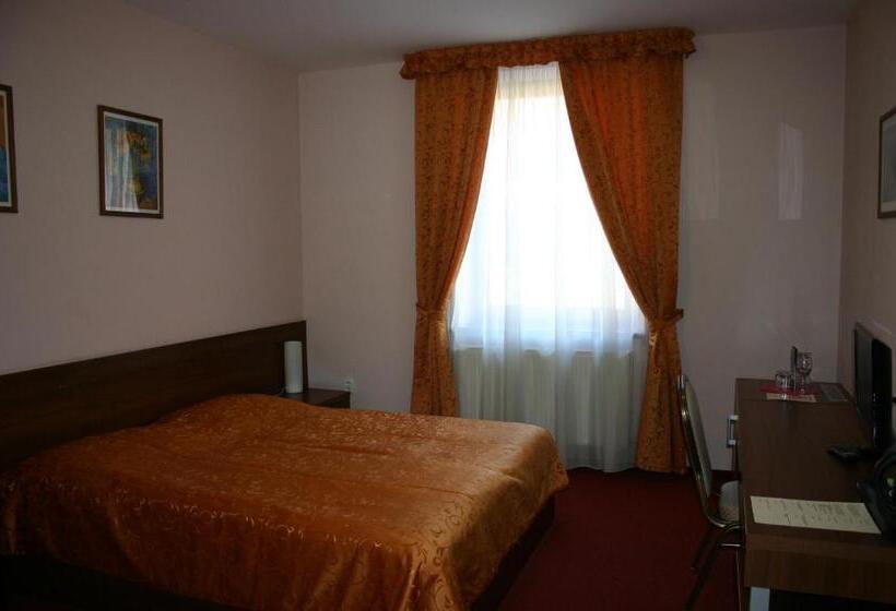 Отель Jelen