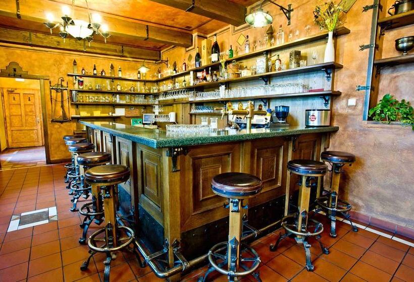 Pytloun Old Armoury Hotel Prague, Stará Zbrojnice
