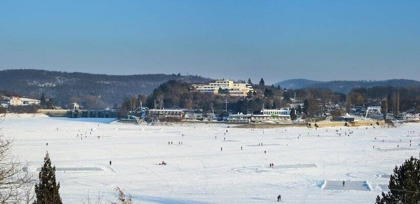 هتل Orea Resort Santon Brno