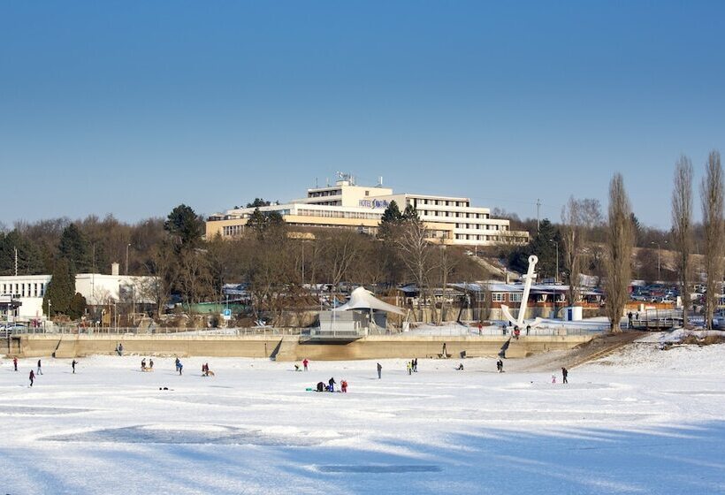 هتل Orea Resort Santon Brno