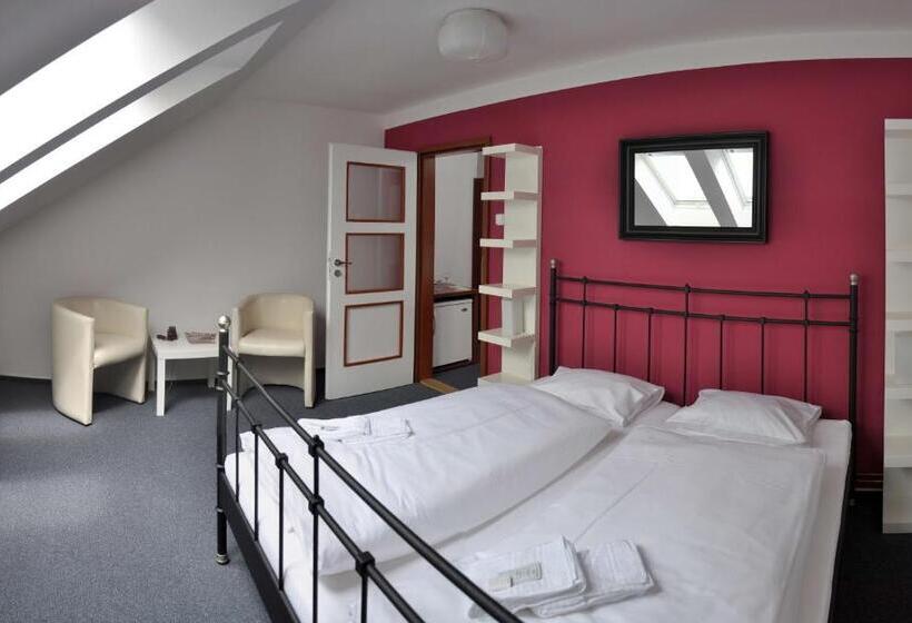 בית מלון כפרי Pension Pod Věží