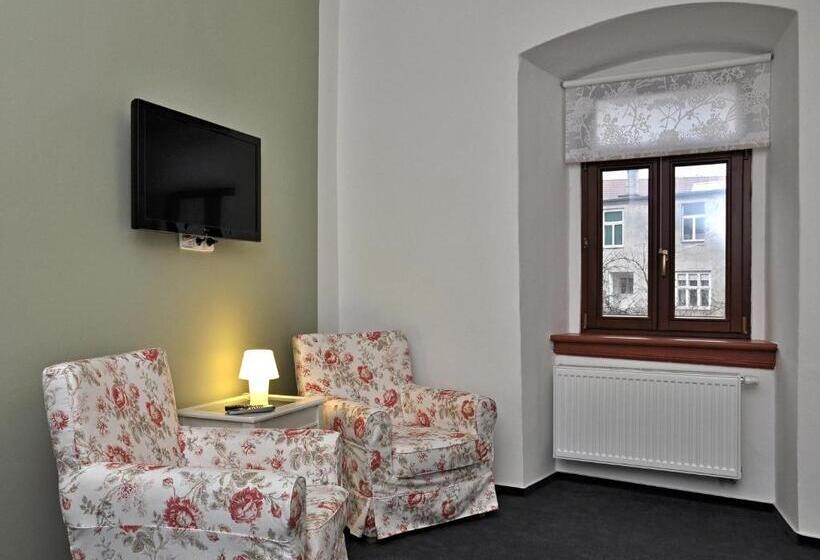 בית מלון כפרי Pension Pod Věží