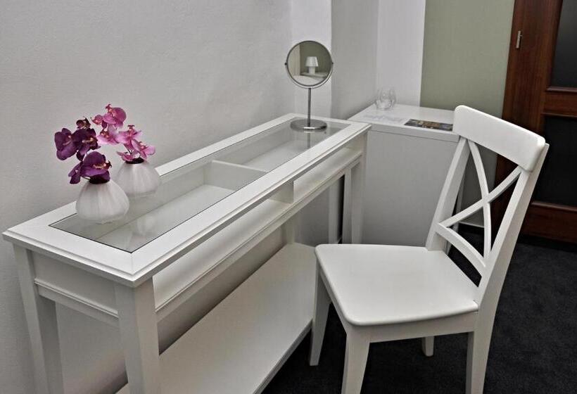 בית מלון כפרי Pension Pod Věží