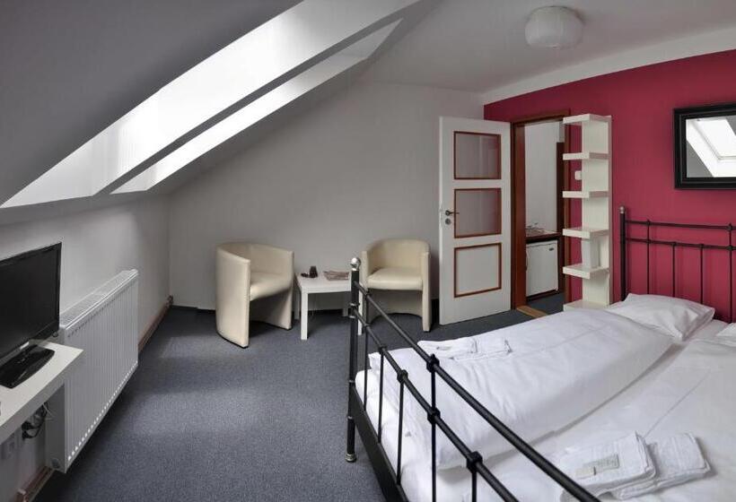 בית מלון כפרי Pension Pod Věží