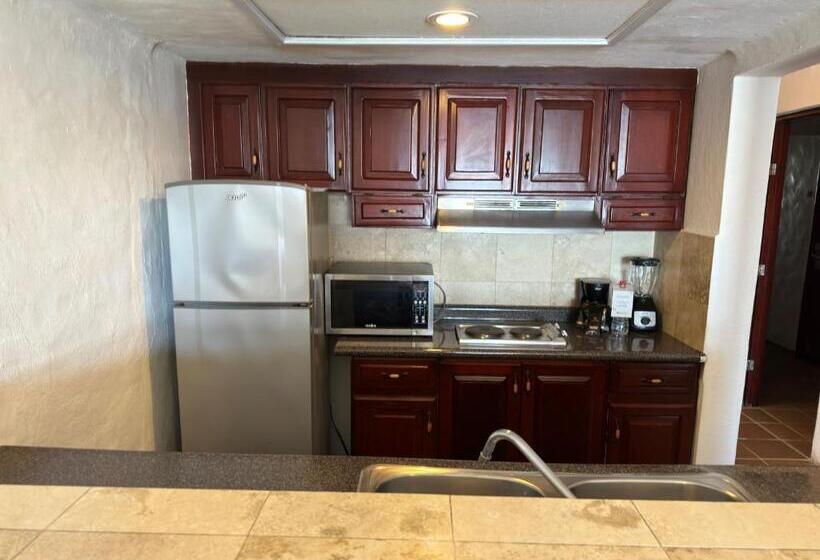 Отель Quijote Inn