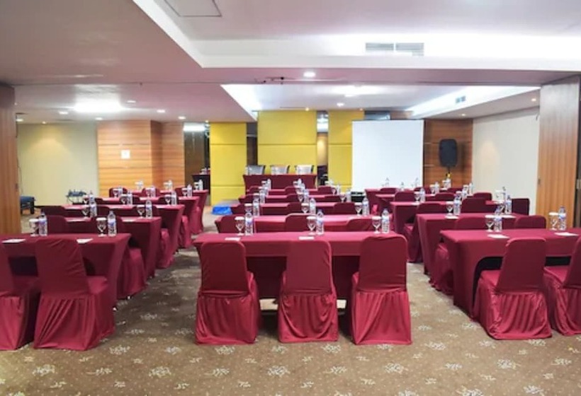 Surabaya Suites Hotel Powered By Archipelago